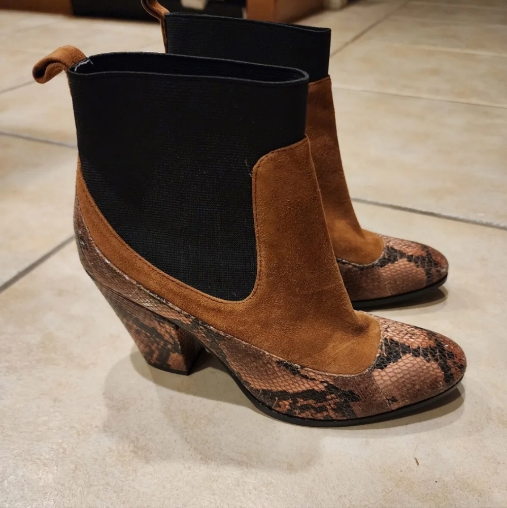Dee Ocleppo snakeprint Ankle Boot - Brown/ black sz 7.5